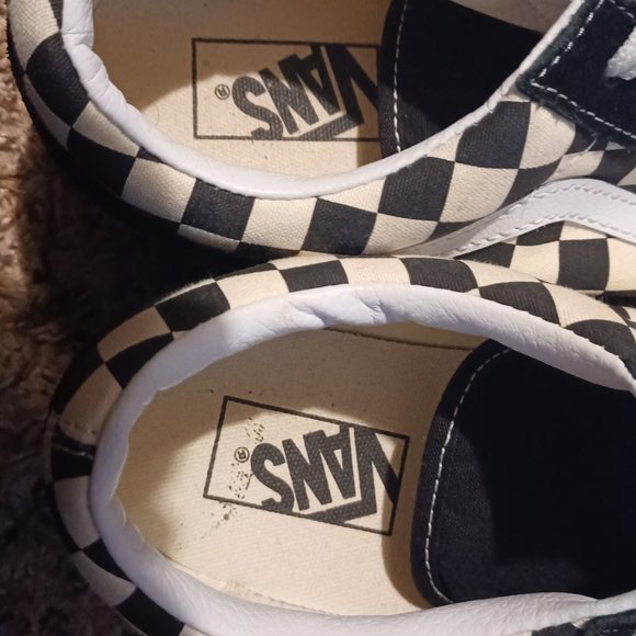 Vans - Picture 5 of 8